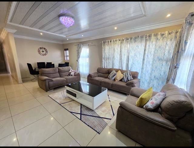 3 BEDROOM HOUSE FOR SALE IN THE ORCHARDS